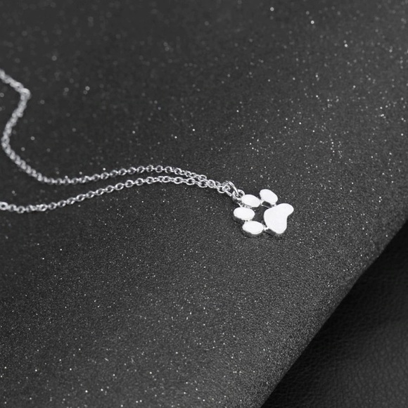 NEW๐๐๐พPAW PRINT NECKLACE!๐พ๐๐SILVERY ADORABLE - Picture 2 of 8